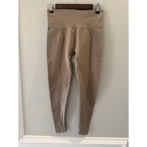 Set Active Beige/Tan Sculptflex Leggings Sz Medium Seamless Ribbed Sides